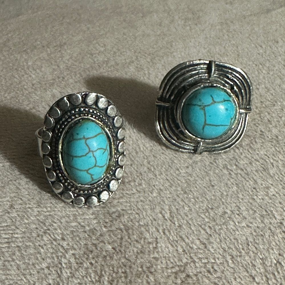 2 Expandable Costume Rings - Silver tone and Turquoise sizes 8 & 10